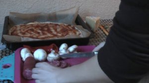 Домашняя пицца из готового дрожжевого теста