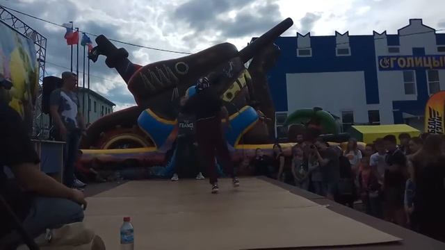 Финал "брейкданс юниоры" на фестивале ТРОТУАР смотреть онлайн