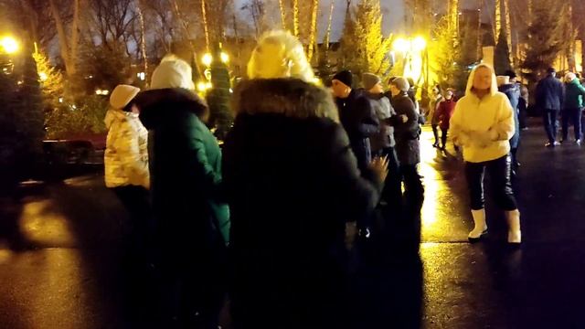 ДОЖДИК, ДОЖДИК ЛЕЙ!???/ТАНЦЫ В ПАРКЕ ГОРЬКОГО ХАРЬКОВ НОЯБРЬ 2021 смотреть онлайн