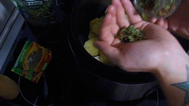 Картофель с сыром и чесноком в мультиварке смотреть онлайн