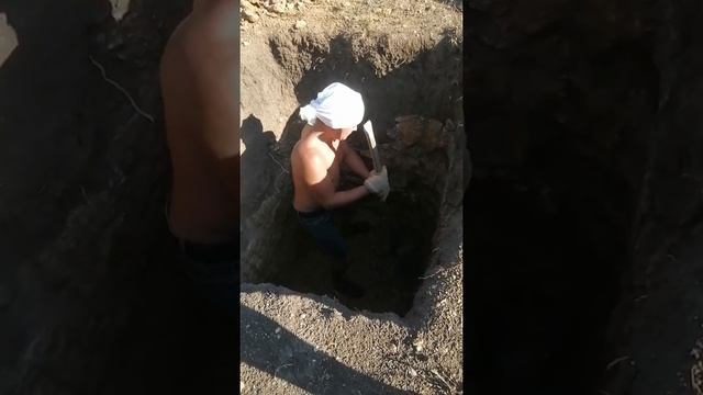 Саша копает яму под туалет,часть 2 смотреть онлайн
