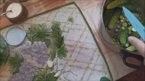Квашеные огурцы как (бочковые) ,холодным способом в банке.