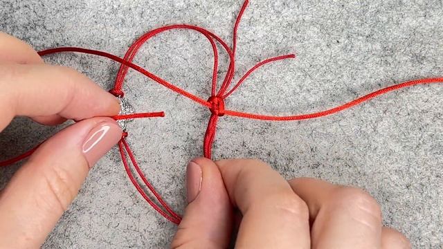Плетём браслет на красной нити на удачу? | Мастер класс | Своими руками | DIY | Tanissa Hobby смотреть онлайн