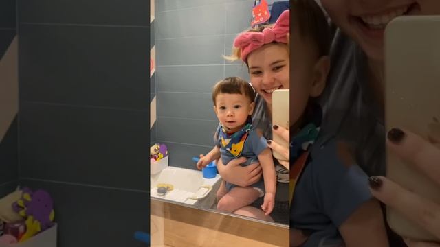 СТРИГУ МЛАДЕНЦА НОЖНИЦАМИ? #новорожденный #младенец #детскаястрижка #влогикаждыйдень #вдекрете