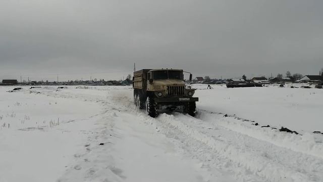 Урал 5557 Ural 5557 талый снег, лёд не проехать смотреть онлайн