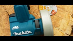 🔥TOP or FLOP?! 🧐 The SMALLEST 18V 76mm cordless Angle Grinder from MAKITA!😱 DMC300Z Review & Test