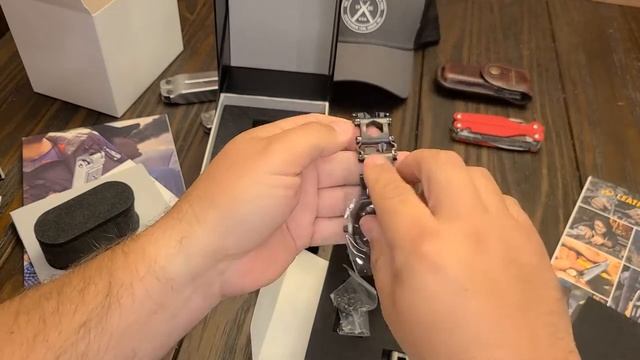 Unboxing of the Leatherman Tread Tempo LT in black! смотреть онлайн