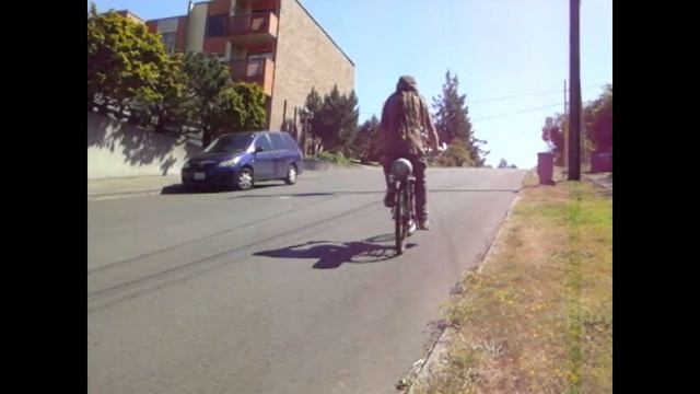pneubike air powered bike w/Little motor challenges the hills of Astoria смотреть онлайн