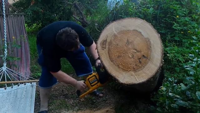 Цепная аккумуляторная пила DCM575