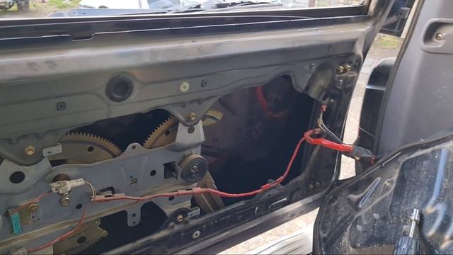 Не открывается пятая дверь на Toyota Hilux Surf KZN185 1KZ-TE смотреть онлайн