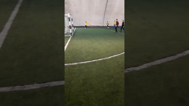 Футбольное поле под куполом на ХТЗ. Сафари-восток смотреть онлайн