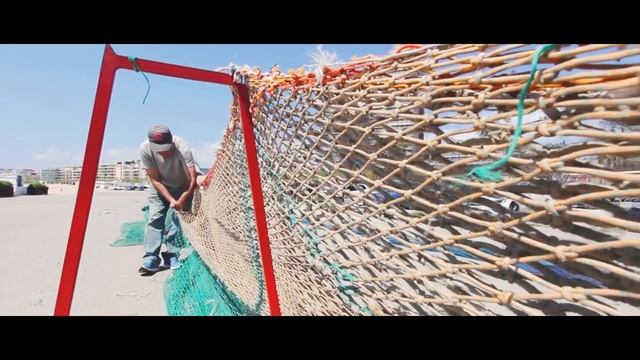 Компания Sea2See делает очки из морского мусора