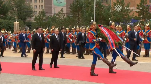 Путин и президент Монголии почтили память маршала Георгия Жукова. смотреть онлайн