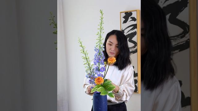 飞燕和大丽花的瓶花直立 смотреть онлайн