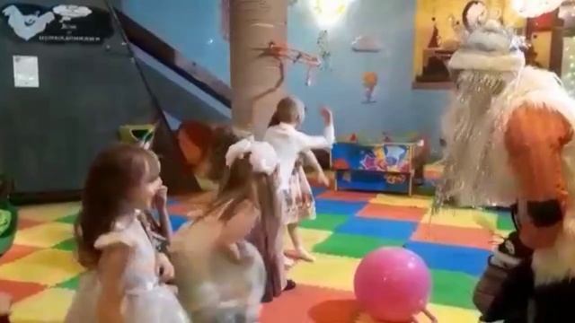 Детский Новогодний праздник в игровой клубе ,,Тилимилитрямдия" смотреть онлайн