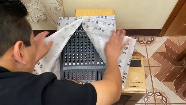UNBOXING YAMAHA MGP12X Consola de Mezcla Premium de 12 canales смотреть онлайн