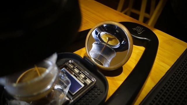 Một ly Espresso ép tay từ Flair 58 luôn mang lại cảm xúc. смотреть онлайн
