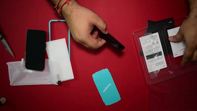 iPhone 13 mini Accessories India | Rs 87 case VS Rs 850 case | Must have Access. | The Tech Escape смотреть онлайн