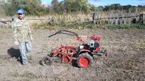 Копка картошки мотоблоком Угра грохотной копалкой и сортировка картошки