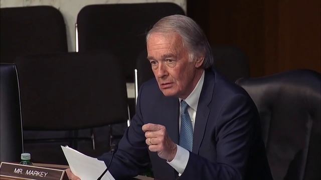 FAA head on whether Boeing 737 Max 8 safety features should have been mandatory смотреть онлайн