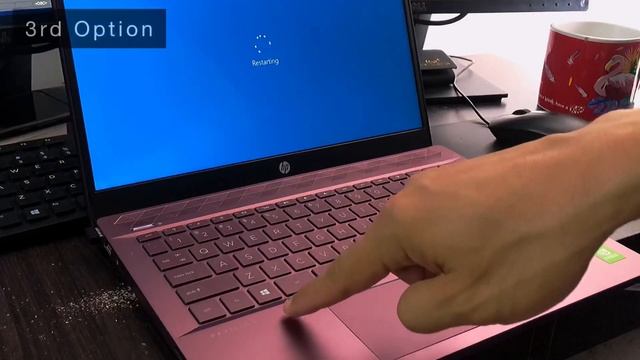 How to Fix WINDOWS 10 stuck on restarting screen (LAPTOP) смотреть онлайн