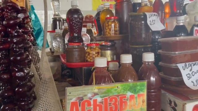 Рынок Гагры. Место куда, на удивление мне, стремятся туристы.