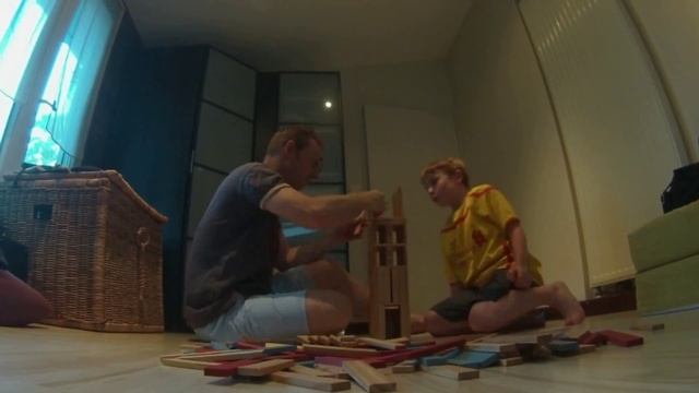 Building a miniature Pey-Berland tower out of Kapla смотреть онлайн