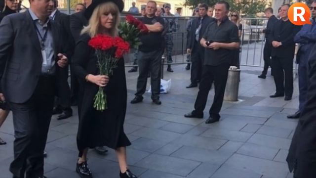 Пугачёва привезла всю семью на похороны Кобзона смотреть онлайн
