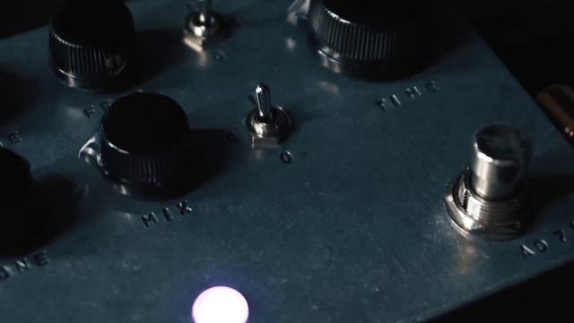 Tonal Teamwork: Why you need more than one delay pedal on your board смотреть онлайн