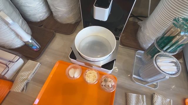 Unmanned Korean Ramen Vending Machine Store in Japan смотреть онлайн
