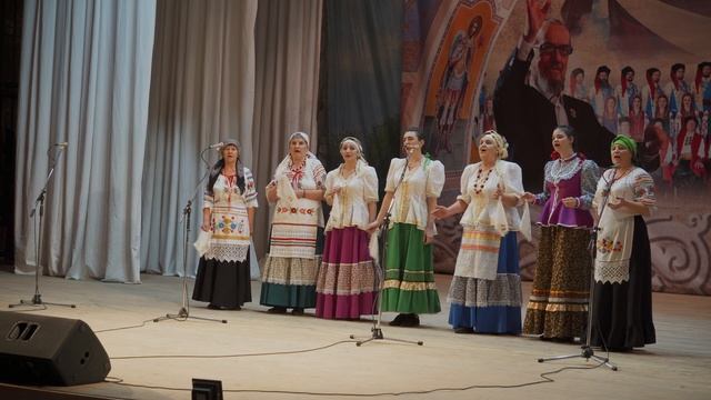 Над лесом солнышко сияло. Народный хор Горенка. 4K(UHD). смотреть онлайн