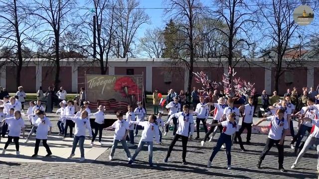 Творческий коллектив Кронштадтского Дворца Культуры. (Якорная площадь - 09.05.2018г). смотреть онлайн