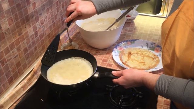 Блинчики с крабовыми палочками. ЭТО НУЖНО ПОПРОБОВАТЬ! Очень нежная начинка. смотреть онлайн