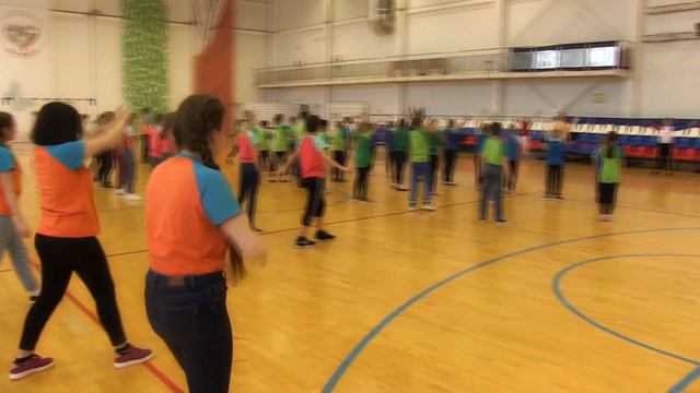 Танцфлешмоб "Крым - мы вместе" Олимпийская Ребячка 2019 смотреть онлайн