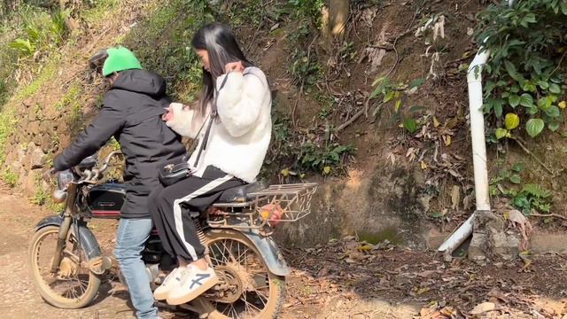 搞笑视频：借宿 смотреть онлайн