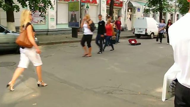 Необычная игра на скрипке смотреть онлайн