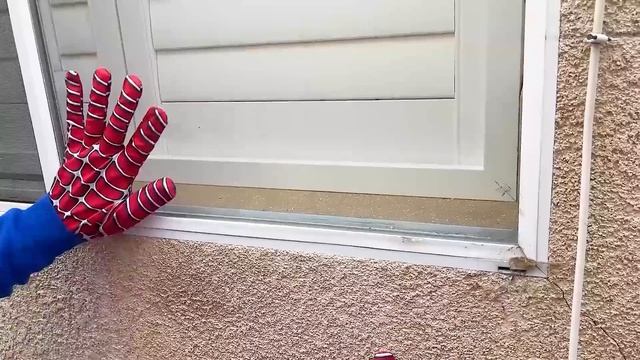 AWESOME! MY PARENTS WERE SUPERHEROES | HOW TO SURVIVE IN A SUPERHEROES FAMILY BY CRAFTY HACKS PLUS смотреть онлайн
