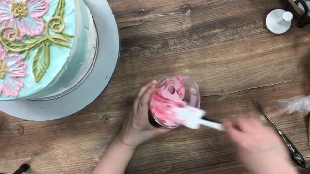 Рисуем цветы на торте при помощи мастихина. смотреть онлайн