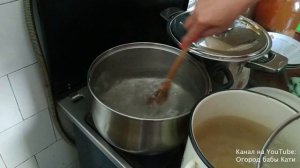 По этому простому рецепту компот из красной смородины и крыжовника на зиму будет долго храниться