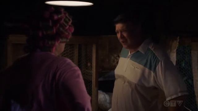 Young Sheldon |S06E02| George Cooper & Brenda Sparks in chicken coop! смотреть онлайн