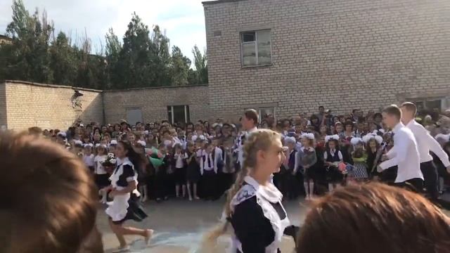 Мирослава Последний первый звонок Школа №8 г. Снежное, Донецкая область смотреть онлайн