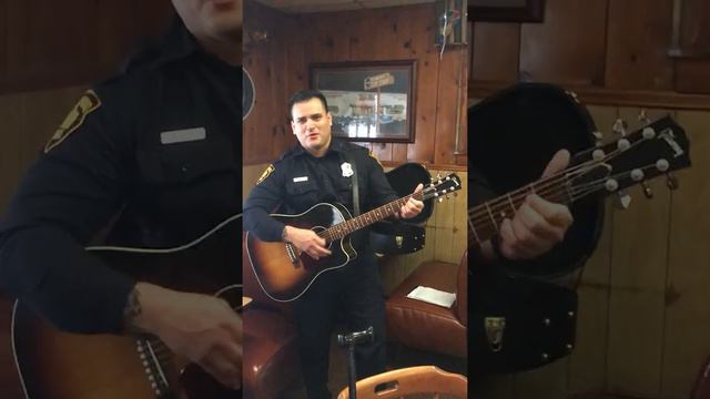 The Singing Cop - SAPD Officer William Morgan Sings Folsom Prison Blues at Tip Top Cafe смотреть онлайн