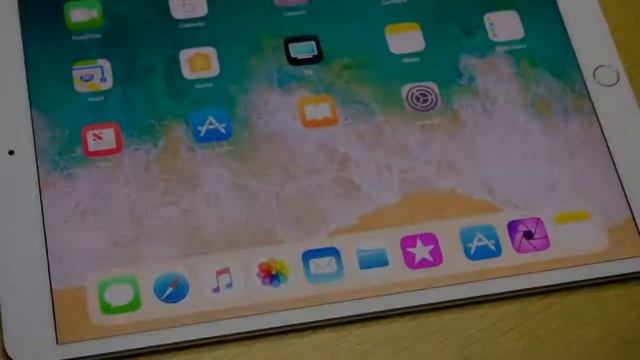 iPad Pro 10.5 Review - Great New Screen But Still Really Portable смотреть онлайн