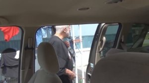 ЗЛОЙ ДЕД  выгоняет БРИДЖЕТ