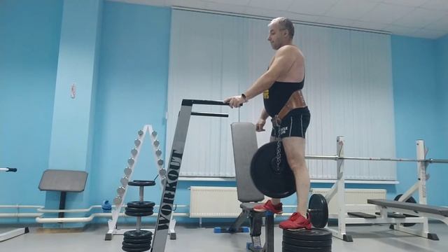 Челлендж! Отжимания на брусьях с весом 32 кг 50 раз за минимальное колличество времени!!! смотреть онлайн