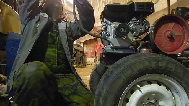 МотоБЛОК. Первый запуск двигателя. Заливка Масла. Колёса от Жигулей! смотреть онлайн