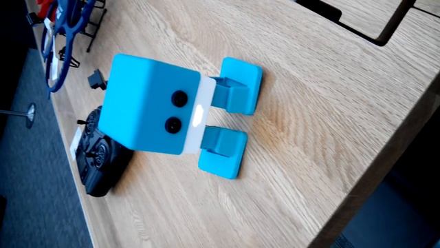 Танцующий робот смотреть онлайн