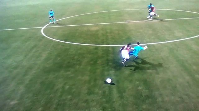 Taiwo attera iniesta con un capocciata...FIFA 12 смотреть онлайн