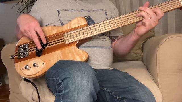 Curly Maple/ Ambrosia Short Scale 5 String смотреть онлайн