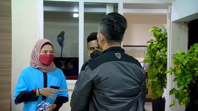Gak Tega, Raffi Ahmad Bayarin Hutang Petugas Kebersihan | OPERA VAN JAVA (15/03/21) Part 2 смотреть онлайн
